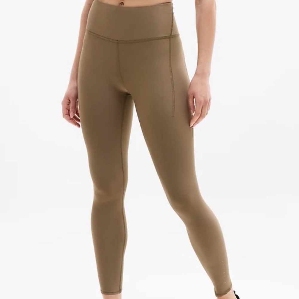 ATHLETA - Pacesetter Ultra High Rise 7/8 Legging XL - Color is CLAY - NWT